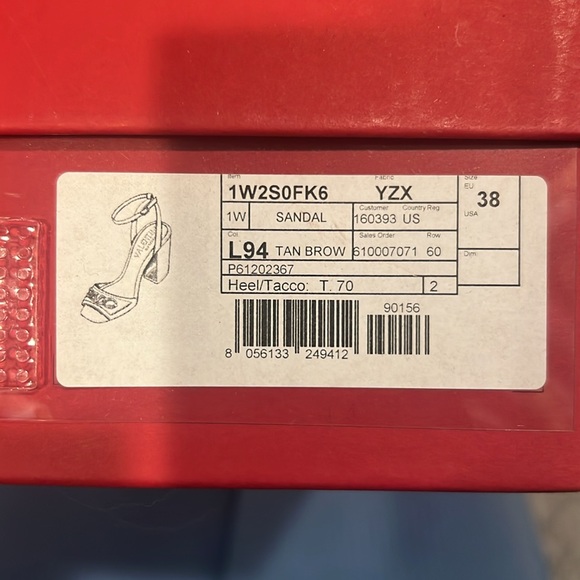 Valentino vlogo sandal. Mid heel. - Picture 9 of 9